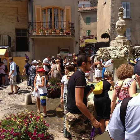 La Grande Dame Couette-café 3*