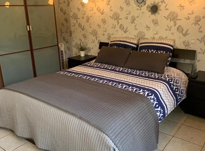 La Grande Dame Bed and Breakfast 3*